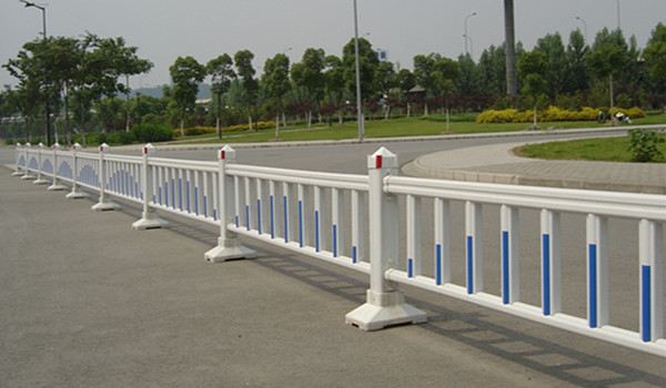 PVC公路护栏
