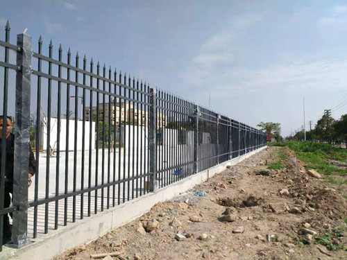 中山火炬开发区锌钢护栏安装案例